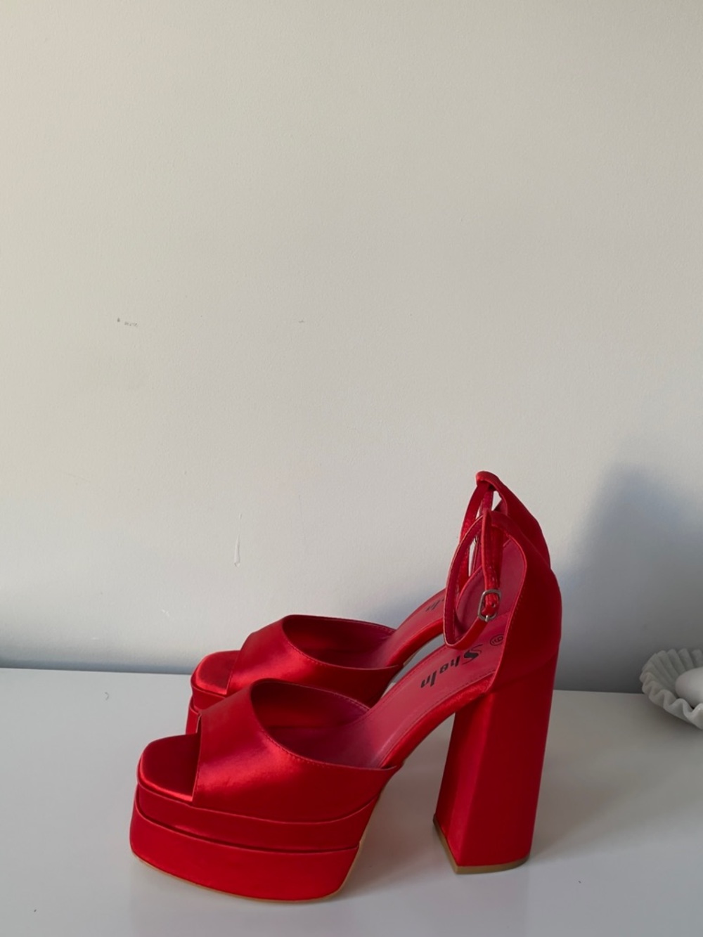Red Platform heels - Picture 3 of 5